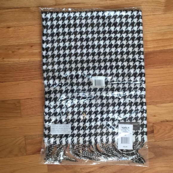 Softer Than Cashmere Accessories - 😍 NWT! Houndstooth Scarf!